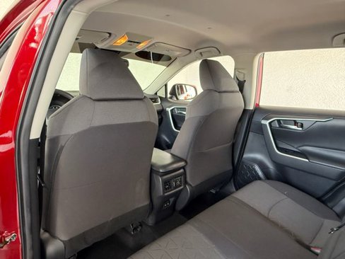 Used 2020 Toyota RAV4 XLE image 19