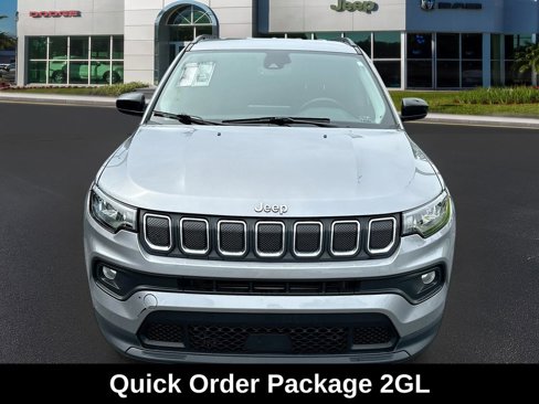 Used 2022 Jeep Compass Latitude image 2