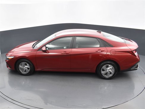Certified 2025 Hyundai Elantra SE image 18