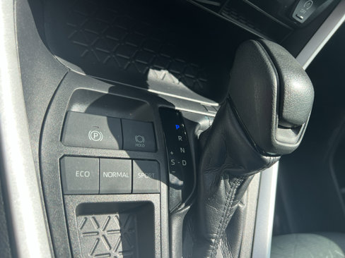 Used 2021 Toyota RAV4 XLE image 33