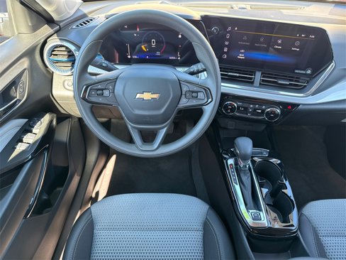 Used 2025 Chevrolet Trax LT image 22