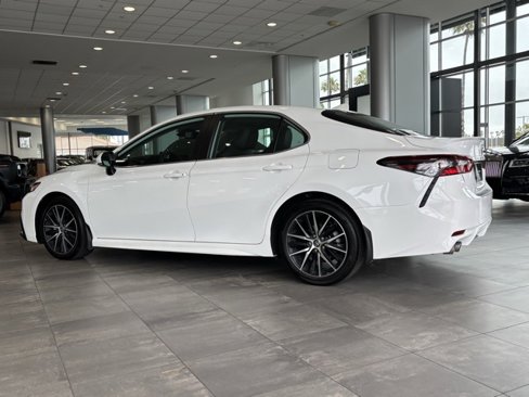 Used 2022 Toyota Camry SE image 5