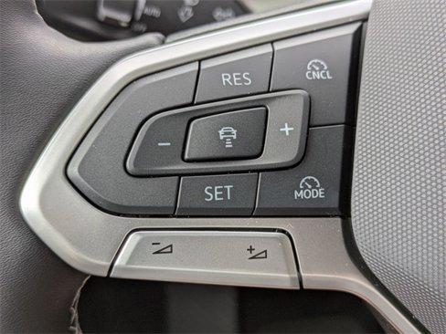 New 2025 Volkswagen Tiguan SE image 14