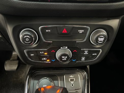 Used 2020 Jeep Compass Limited image 24