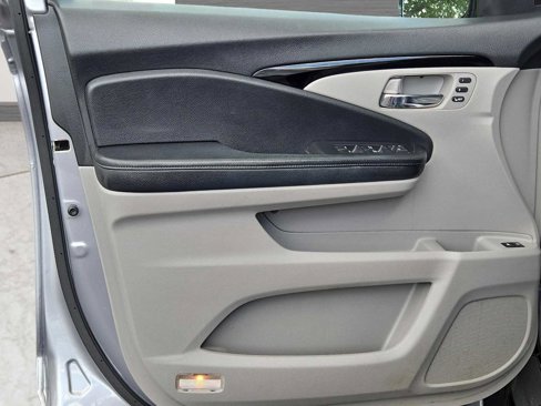 Used 2020 Honda Pilot Touring image 22