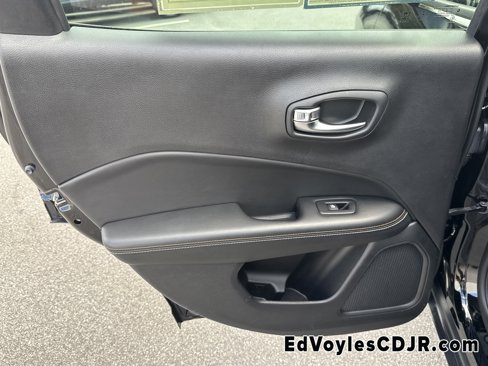 Used 2018 Jeep Compass Sport image 26