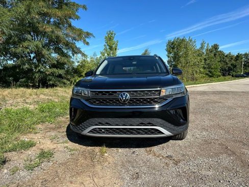 Used 2023 Volkswagen Taos SE w/ Panoramic Sunroof Package image 4