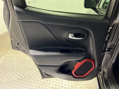 Used 2017 Jeep Renegade Trailhawk image 23