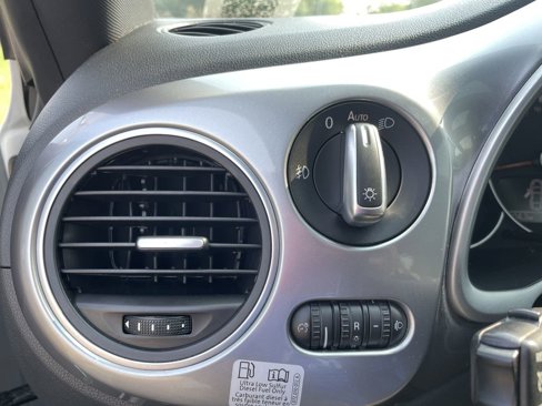 Used 2014 Volkswagen Beetle TDI image 15