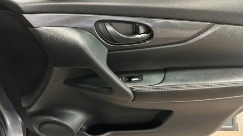 Used 2020 Nissan Rogue S image 17