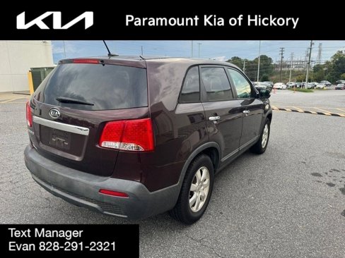 Used 2011 Kia Sorento LX image 2