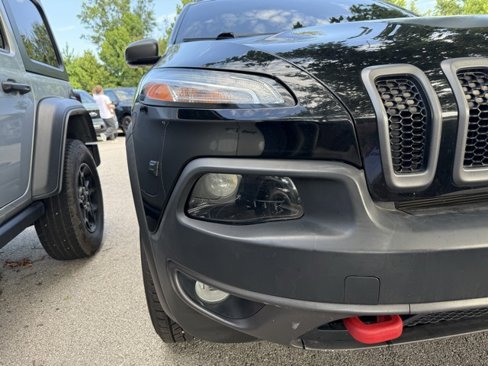 Used 2018 Jeep Cherokee Trailhawk image 32