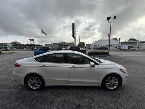 Used 2019 Ford Fusion SE image 4