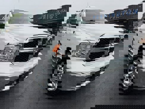 Used 2015 RAM 1500 Classic SLT w/ Luxury Group image 1