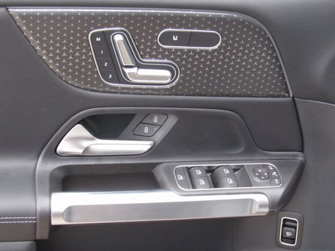 New 2025 Mercedes-Benz GLB 250 4MATIC image 13
