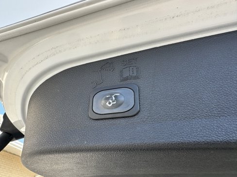 Used 2019 Ford Escape SEL image 37