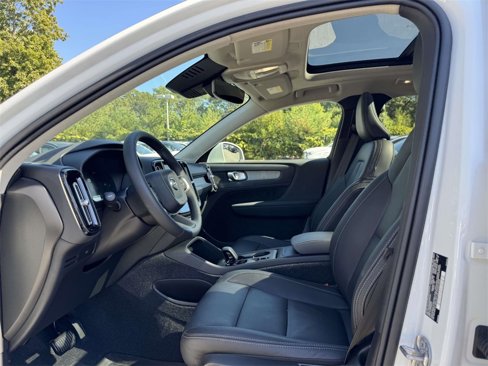 Certified 2025 Volvo XC40 B5 Core w/ Protection Package Premier image 13