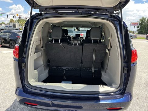Used 2017 Chrysler Pacifica Touring image 9