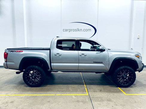 Used 2016 Toyota Tacoma TRD Off-Road image 8
