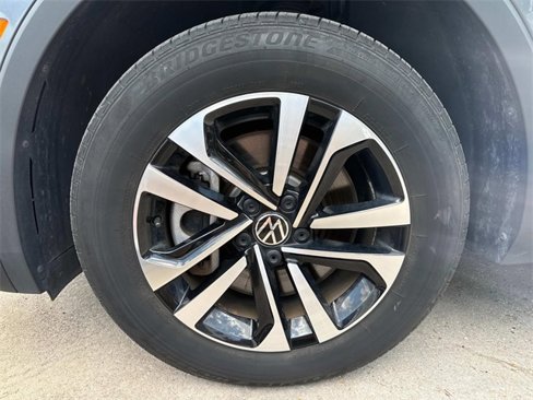 Used 2024 Volkswagen Tiguan S image 3