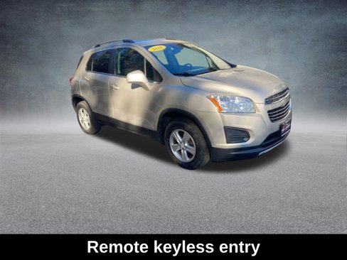 Used 2016 Chevrolet Trax LT w/ LT Sun and Sound Package image 9