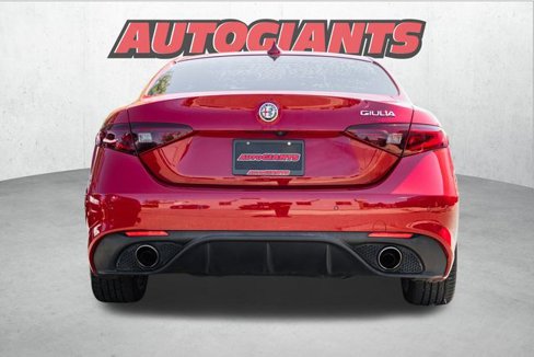 Used 2018 Alfa Romeo Giulia image 8