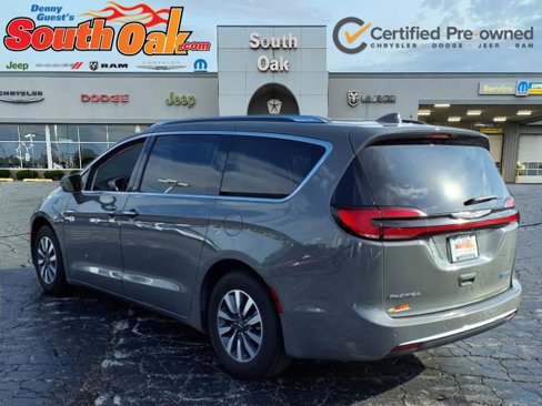 Certified 2021 Chrysler Pacifica Touring-L image 4