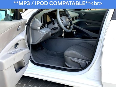 Used 2025 Hyundai Elantra SE w/ Cargo Package image 10