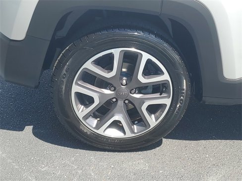 Used 2018 Jeep Renegade Latitude image 7