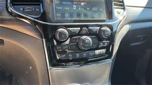 Used 2022 Jeep Grand Cherokee Laredo X image 17