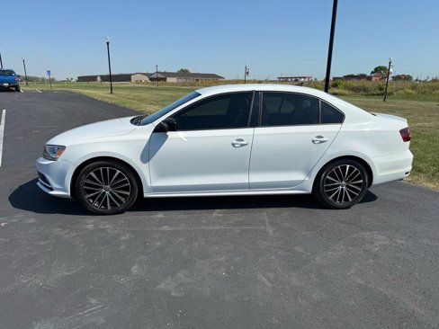 Used 2016 Volkswagen Jetta Sport image 9