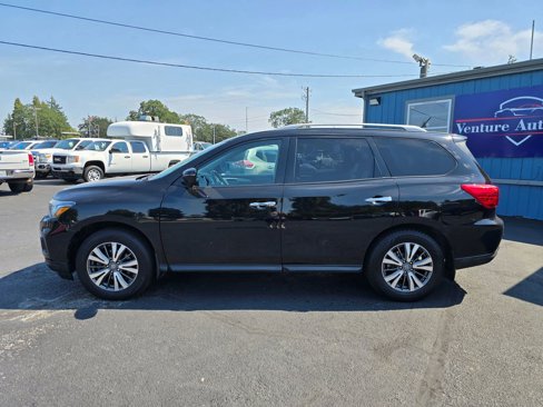 Used 2017 Nissan Pathfinder SL image 2