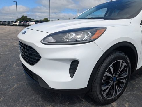 Certified 2022 Ford Escape SE w/ SE Sport Appearance Package image 5