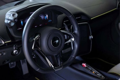 Used 2023 McLaren Artura image 9