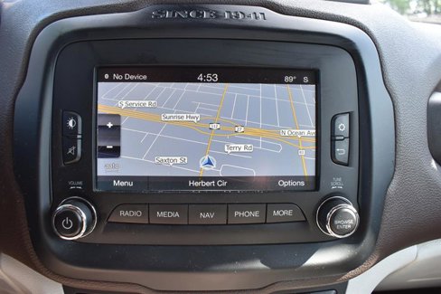 Used 2016 Jeep Renegade Limited image 18