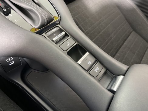 Certified 2025 Honda HR-V LX image 31