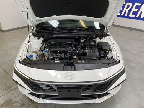 Used 2025 Hyundai Elantra Sport image 9