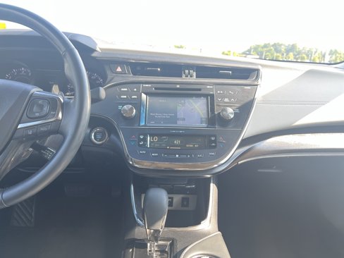 Used 2018 Toyota Avalon Limited image 30
