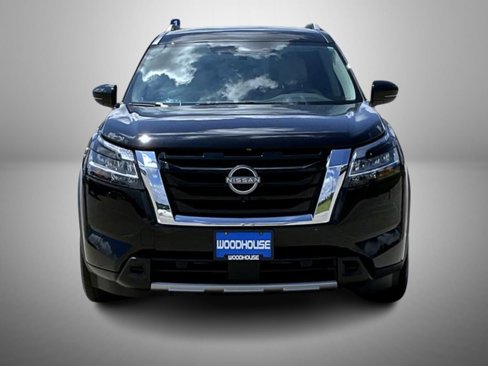 Used 2023 Nissan Pathfinder SL image 2