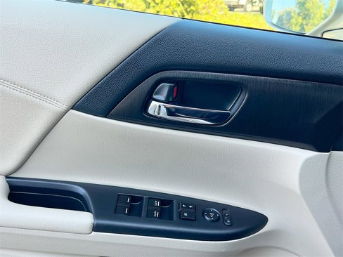 Used 2014 Honda Accord EX image 17