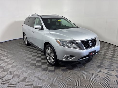 Used 2016 Nissan Pathfinder Platinum image 1