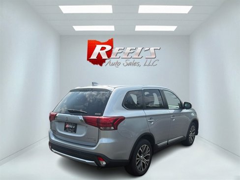 Used 2017 Mitsubishi Outlander SE image 14