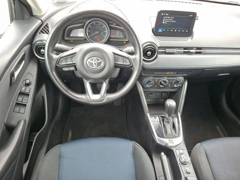 Used 2020 Toyota Yaris LE image 11