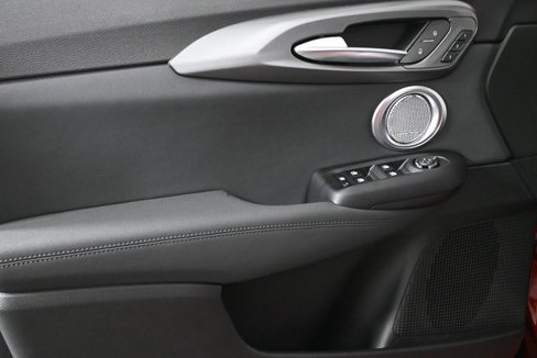 New 2024 Alfa Romeo Tonale Veloce image 4