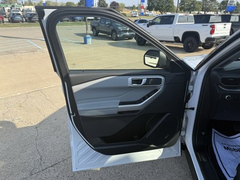 Used 2021 Ford Explorer XLT w/ Equipment Group 202A image 13