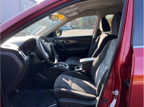 Used 2016 Nissan Rogue SV w/ SV Premium Package image 4