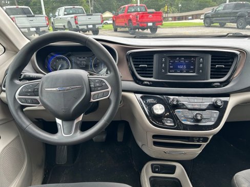 Used 2017 Chrysler Pacifica LX image 14