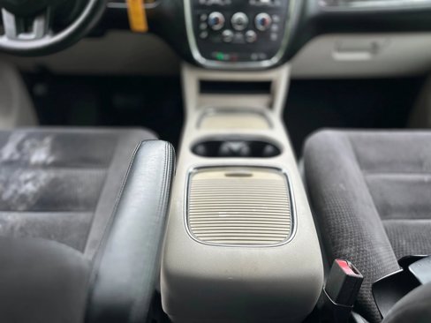 Used 2014 Dodge Grand Caravan SXT image 13