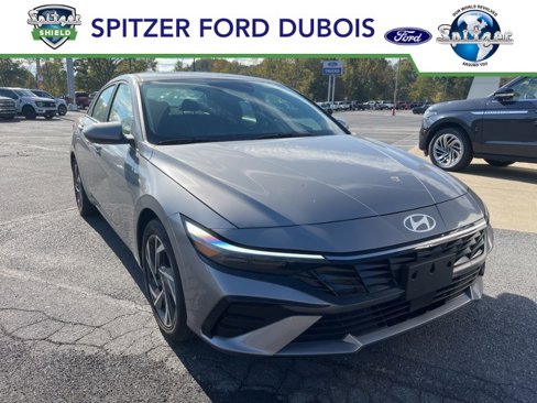 Used 2025 Hyundai Elantra SEL image 1