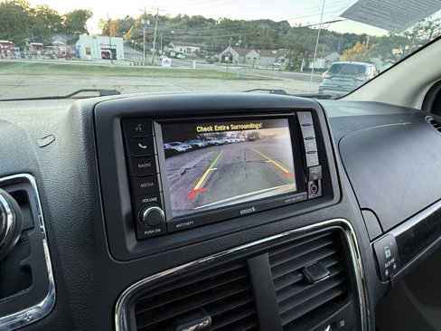 Used 2015 Dodge Grand Caravan SXT w/ UConnect Hands-Free Group image 20